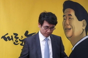 모친까지 보낸 유시민 이사장