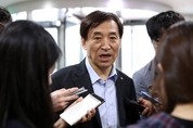 이주열 "연내 금리인하 가능성 높아져"