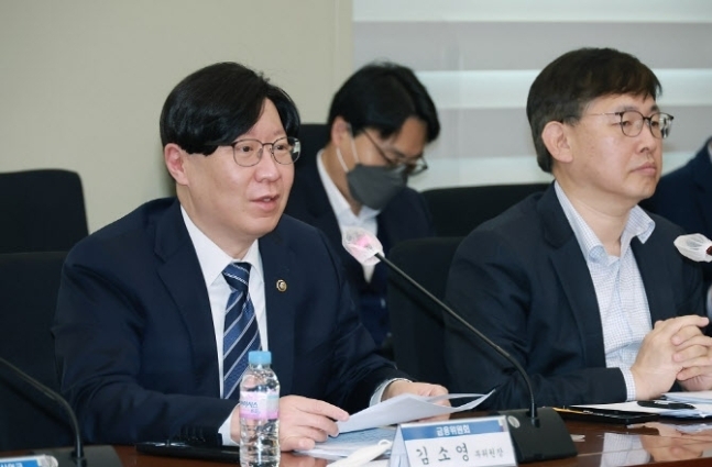 금융위 김소영 부위원장이 22일 정부서울청사에서 열린 '은행권 경영·영업 관행·제도 개선 태스크포스(TF)' 4차 실무작업반 회의를 주재하고 있다. (출처: 금융위원회)