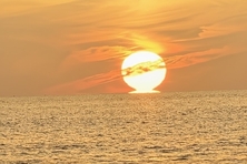 [짜사이] 황금빛 바다… 소금 치기가 전하는 매혹의 실상